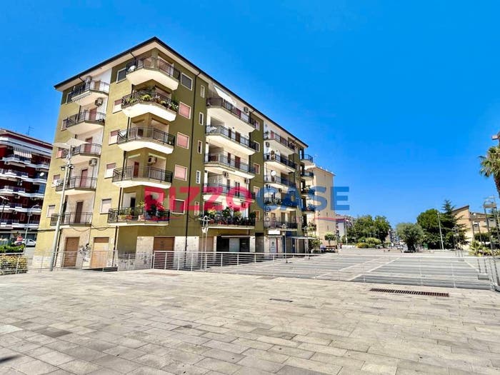 Appartamento con 5 locali in vendita in Piazza Bernardino Lefosse, Rossano Stazione, CoriglianoRossano