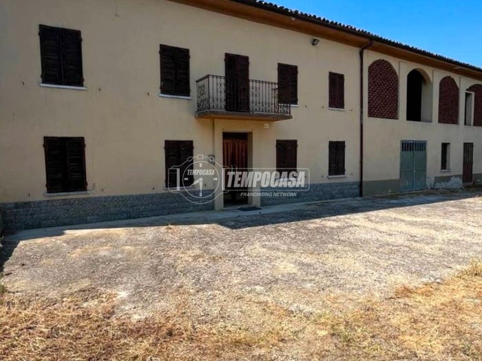 Casa quadrilocale in vendita in Neive