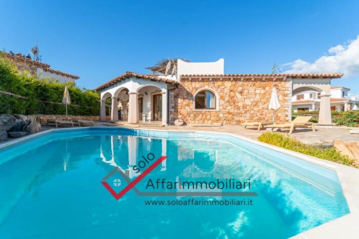 Casa con 10 locali in vendita in Olbia