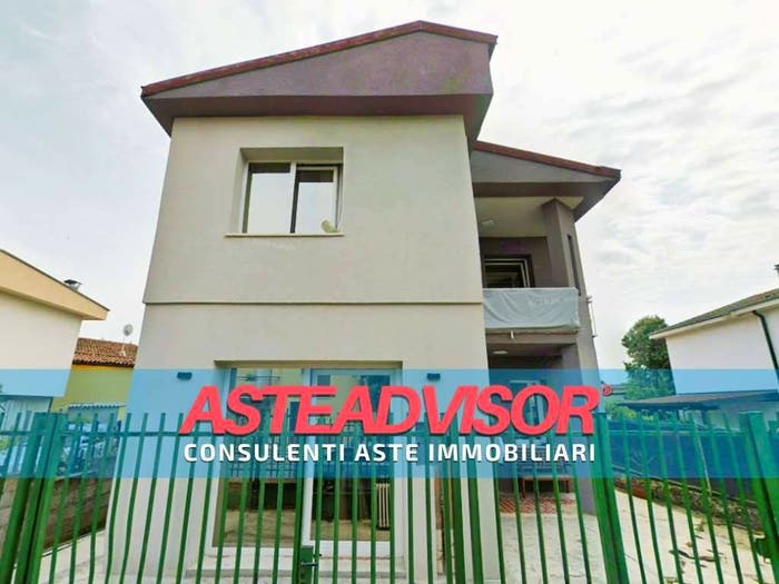 Casa con 6 locali in vendita in Via G Meazza, Centro, Fombio