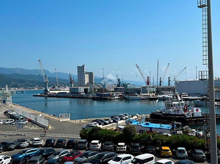 Appartamento con 5 locali in vendita in Via dei Calafati, Savona