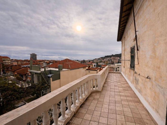 Appartamento con 5 locali in vendita in Via Aprile, Oneglia, Imperia