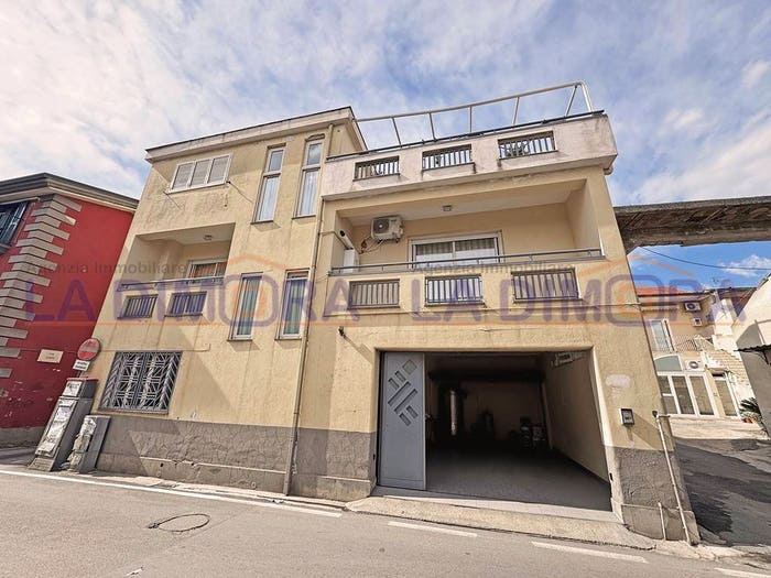 Casa con 5 locali in vendita in Aversa