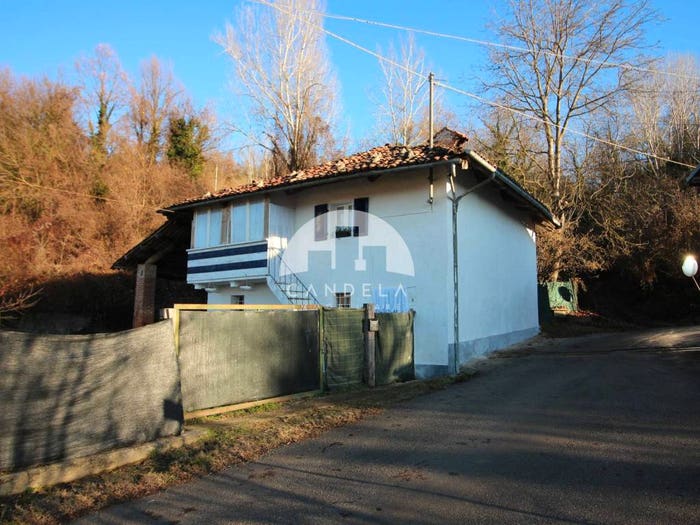 Casa quadrilocale in vendita in Frazione Viaiano, Viaiano Soprano, Farigliano