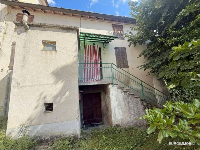 Casa con 5 locali in vendita in Piazza DFornali, Mozzano, Neviano degli Arduini