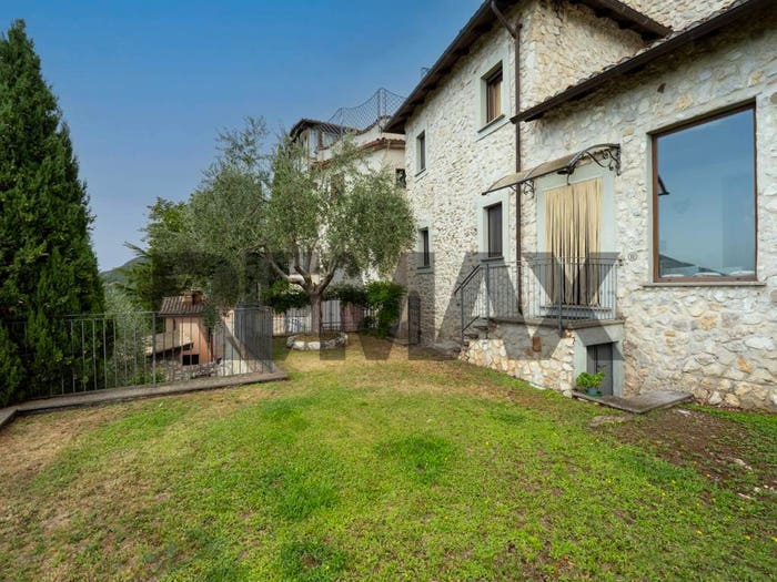 Appartamento quadrilocale in vendita in via codarda, Centro, Pescosolido