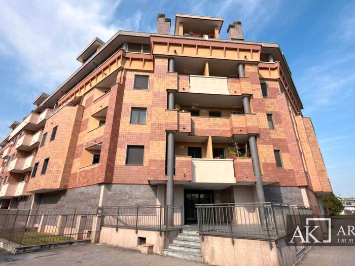 Appartamento trilocale in vendita in Via Pisani Dossi, Sant'Antonio, Novara