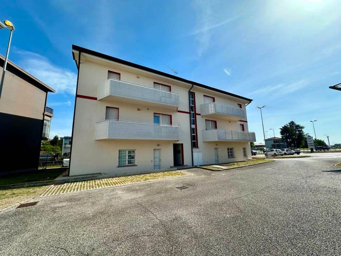 Appartamento con 6 locali in vendita in Via Giuseppe Garibaldi, Centro, Manzano