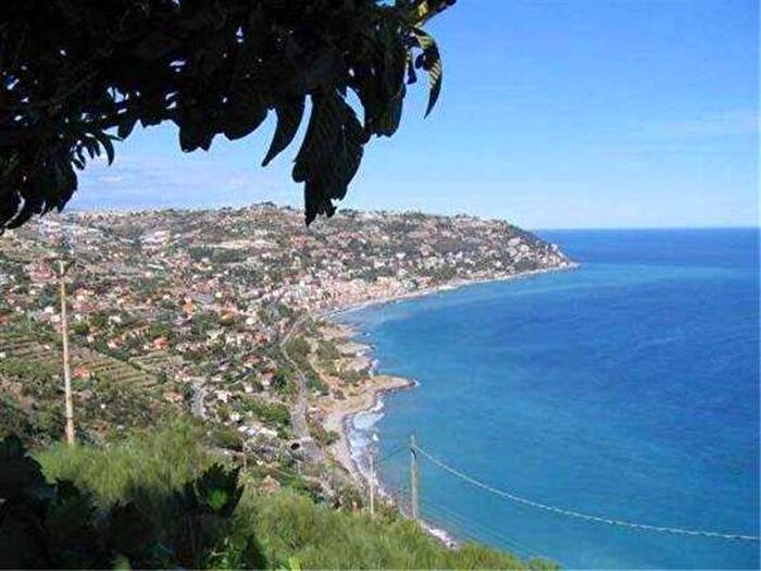 Casa con 6 locali in vendita in Arziglia Madonna della Ruota, Bordighera