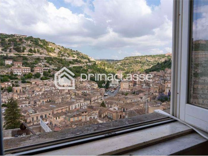 Casa con 6 locali in vendita in Modica Alta, Modica