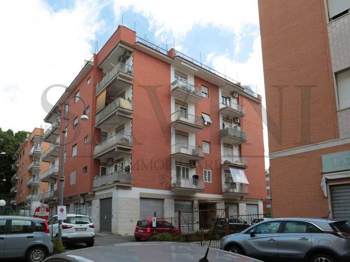 Appartamento trilocale in vendita in Via Francesco Palmieri, Centro Storico, Genzano di Roma
