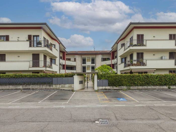 Appartamento trilocale in vendita in Via Fratelli John e Robert Kennedy, Centro, Novedrate