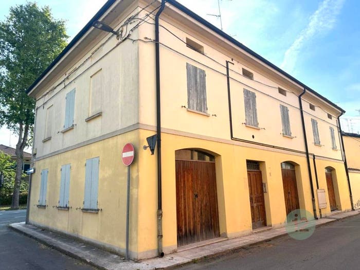 Appartamento trilocale in vendita in Viale Circonvallazione Est, Centro, Mirandola