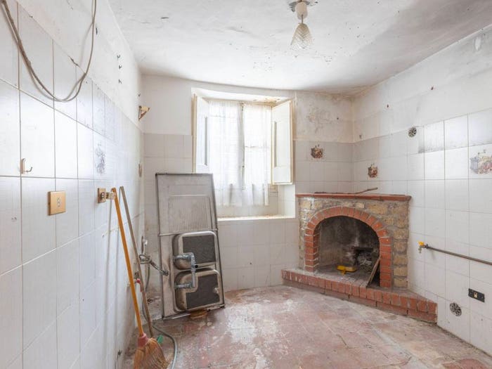 Appartamento con 6 locali in vendita in Via Mario Gatti, Centro, Monteleone Sabino
