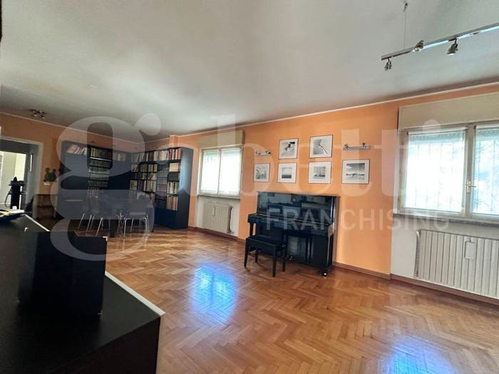 Appartamento quadrilocale in vendita in Via Chiesa Molinari snc, Centro, Erba