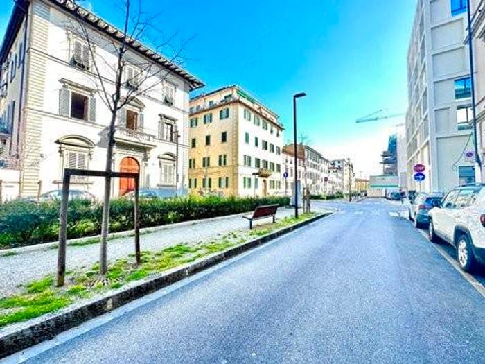 Casa con 6 locali in vendita in Borgo Ognissanti Il Prato, Firenze