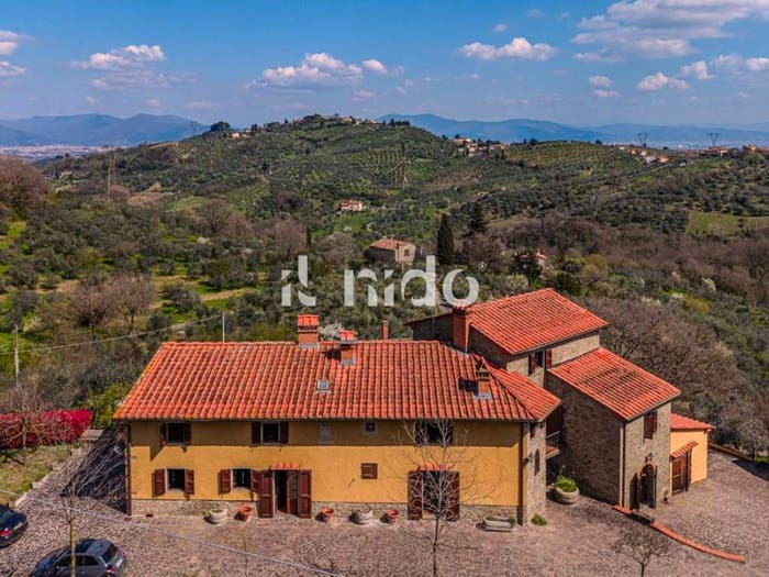 Casa con 6 locali in vendita in Via Madonna del Papa, Carmignano