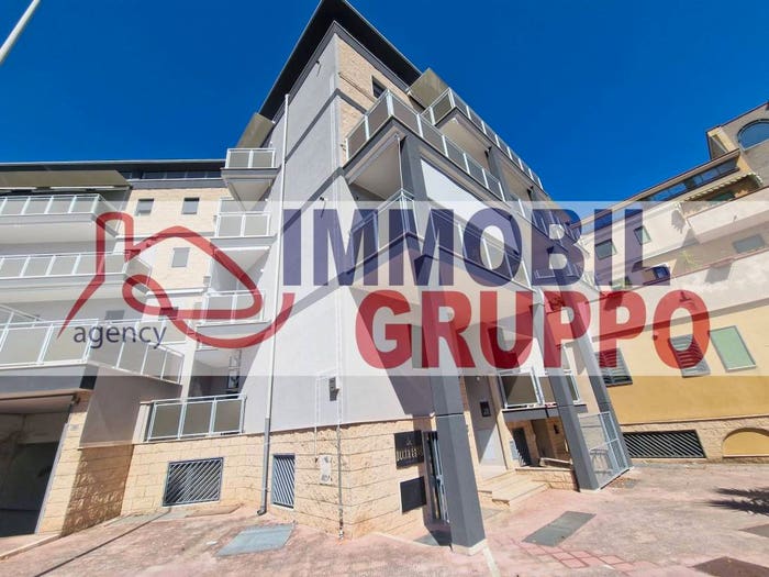 Appartamento con 5 locali in vendita in Via delle Querce, Castel del Monte, Andria