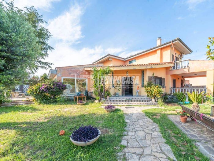 Casa con 6 locali in vendita in Via Glasgow, Cerreto, Ladispoli