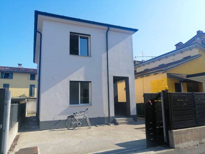 Casa quadrilocale in vendita in Via degli Umiliati, Centro, Caravaggio
