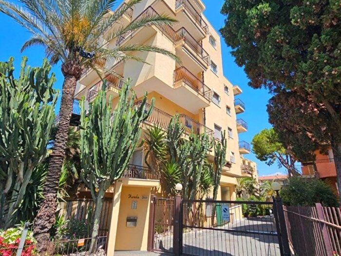 Appartamento bilocale in vendita in Via Vittorio Emanuele II, Centro, Bordighera