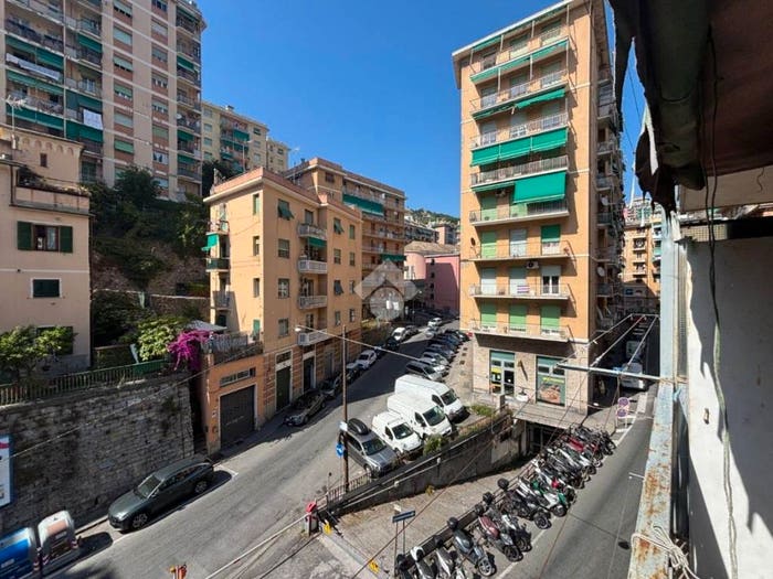 Appartamento trilocale in vendita in Via Fereggiano, Quezzi, Genova