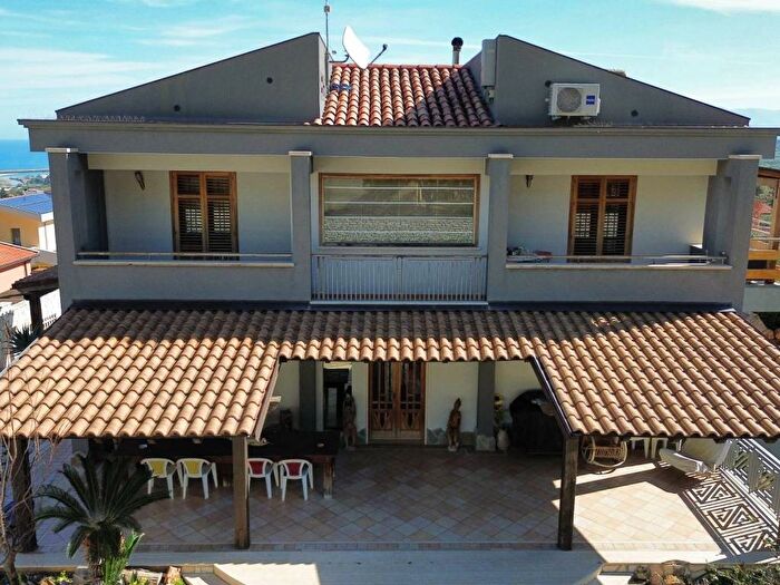 Casa con 5 locali in vendita in Viale Capitano Paolo Ficalora, Centro, Castellammare del Golfo