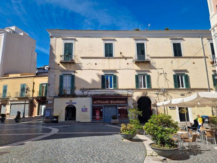 Appartamento quadrilocale in vendita in Piazza Francesco De Sanctis, Centro Storico, Foggia