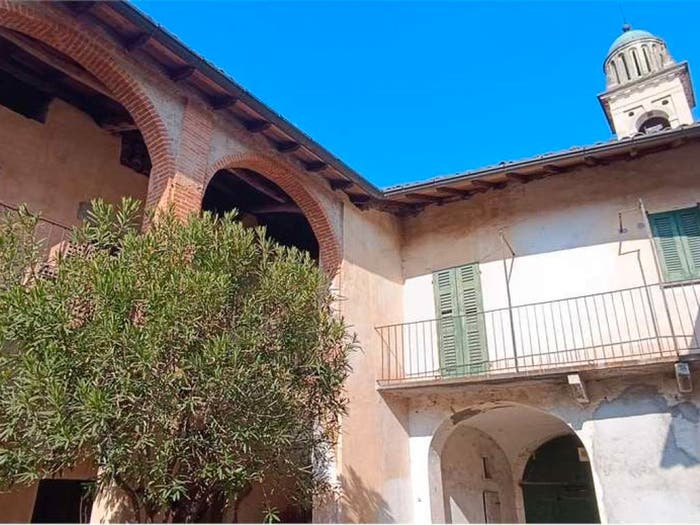 Casa con 6 locali in vendita in via Garibaldi, Centro, Casalzuigno