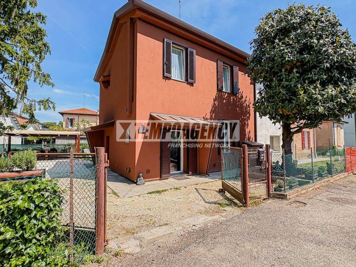 Casa quadrilocale in vendita in Via Rondinella, Castiglione Villa Inferno Montaletto, Cervia