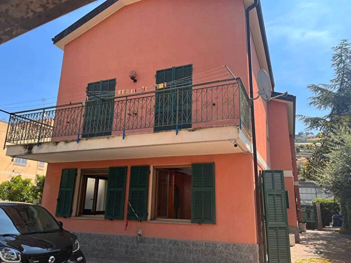 Casa con 6 locali in vendita in Via Pasteur, Due Strade, Bordighera