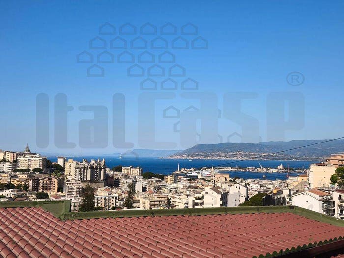 Appartamento quadrilocale in vendita in Contrada Acqua del Conte, Centro Storico, Messina