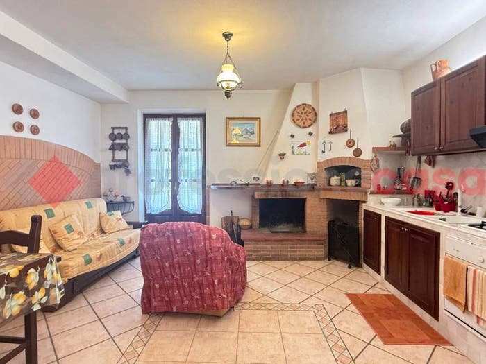 Appartamento trilocale in vendita in Strada Vicinale Casette, Fumone