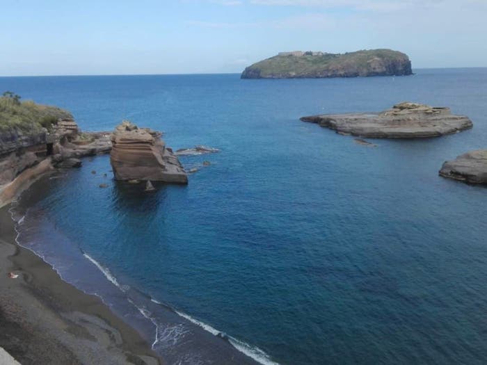 Appartamento trilocale in vendita in Via Roma, Ventotene