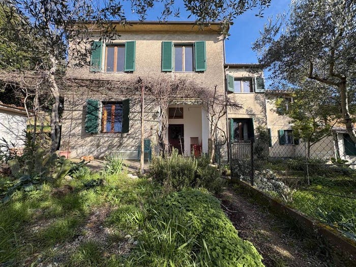 Casa con 6 locali in vendita in Via Vieniche, Panicale