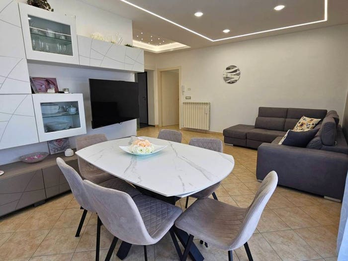 Appartamento quadrilocale in vendita in Via Armando Diaz, Centro, Stalettì