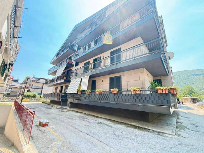 Appartamento quadrilocale in vendita in Via Taverna Campanile, Centro, Monteforte Irpino