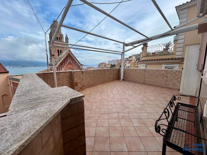 Casa con 6 locali in vendita in via salita colonna, Gaeta
