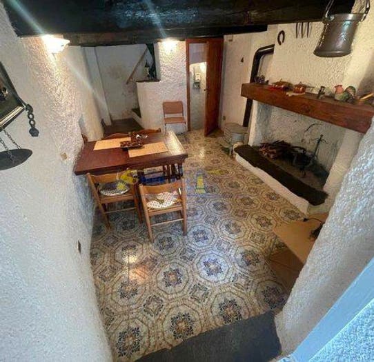 Appartamento trilocale in vendita in Via Colonne, Centro, Pigna