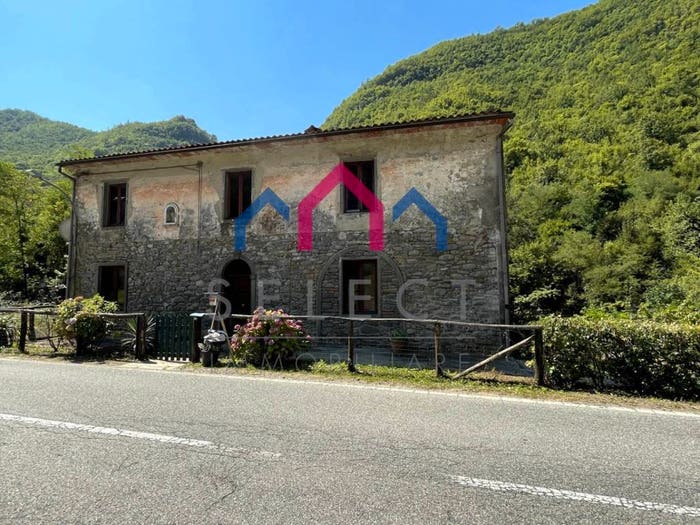 Casa con 6 locali in vendita in Giardinettoponte Maggio, Bagni di Lucca