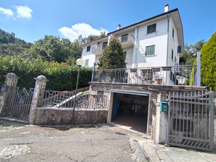 Casa con 6 locali in vendita in Centro, Morcone