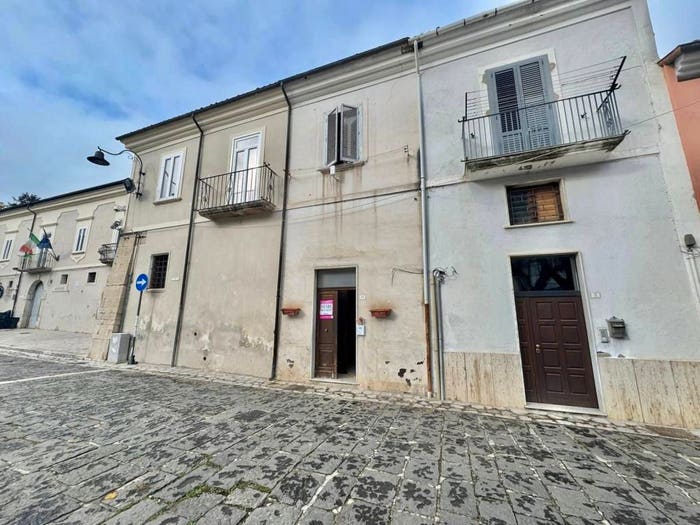 Appartamento quadrilocale in vendita in Piazza di Donato Barone, San Potito Ultra