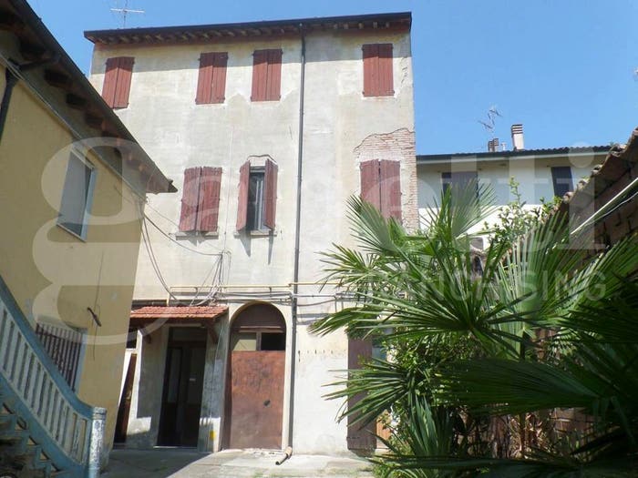 Appartamento quadrilocale in vendita in Via Ugo Bassi, Cento Paese, Cento