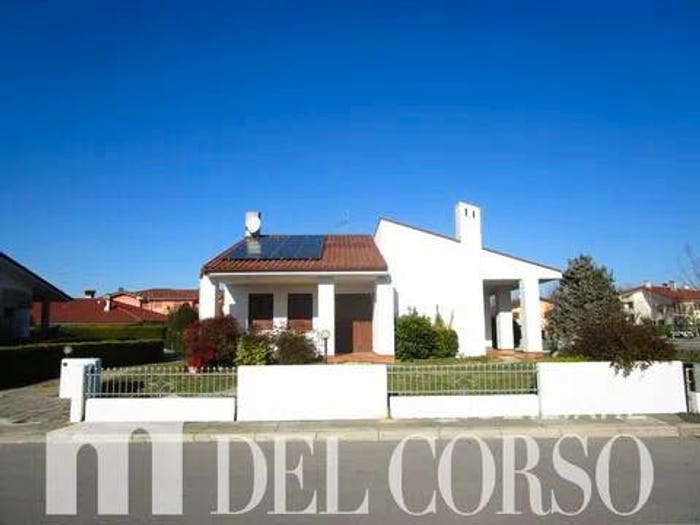 Casa con 6 locali in vendita in Via E C Pedrocco, Centro, Pravisdomini