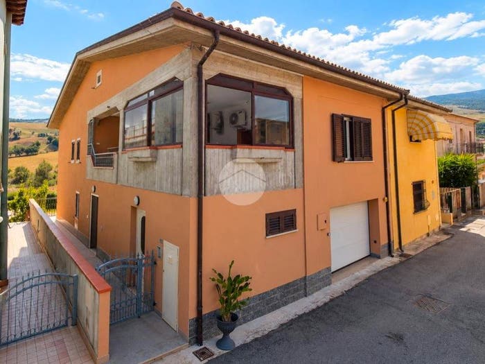 Appartamento quadrilocale in vendita in Via Borgo Nuovo, Casoli, Atri