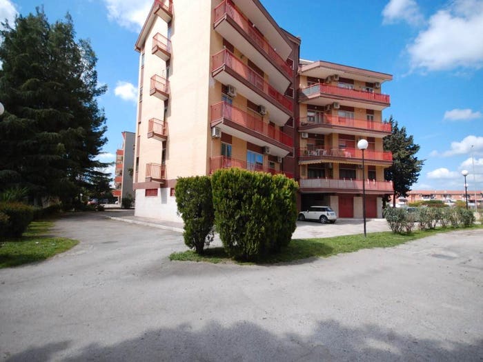 Appartamento con 5 locali in vendita in Via Luigi Rovelli, Comparto Biccari, Foggia
