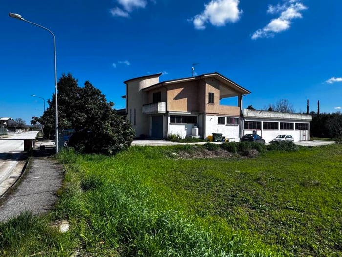 Casa con 6 locali in vendita in Via Manilo Massini, Montegiorgio