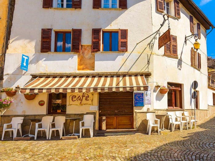 Casa con 6 locali in vendita in Piazza Umberto, Centro, Craveggia