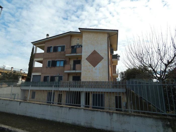 Appartamento trilocale in vendita in Via del Borgo, Poggio Mirteto