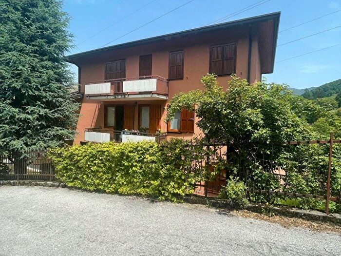 Appartamento trilocale in vendita in Via Belvedere, Maggio, Cremeno